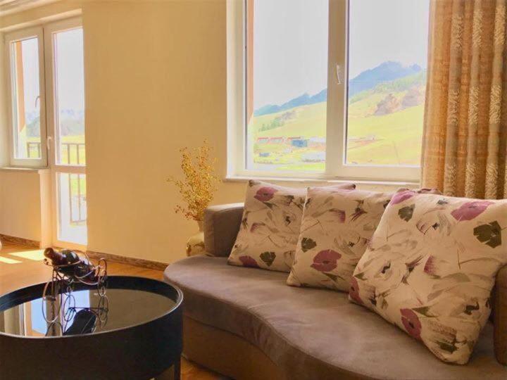 Takhi Resort Terelj Yoliin Hural Buitenkant foto